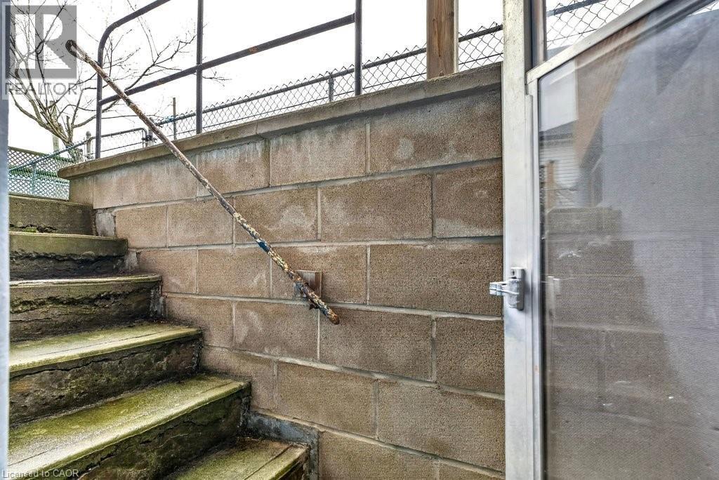 92 Reid Avenue S, Hamilton, ON -