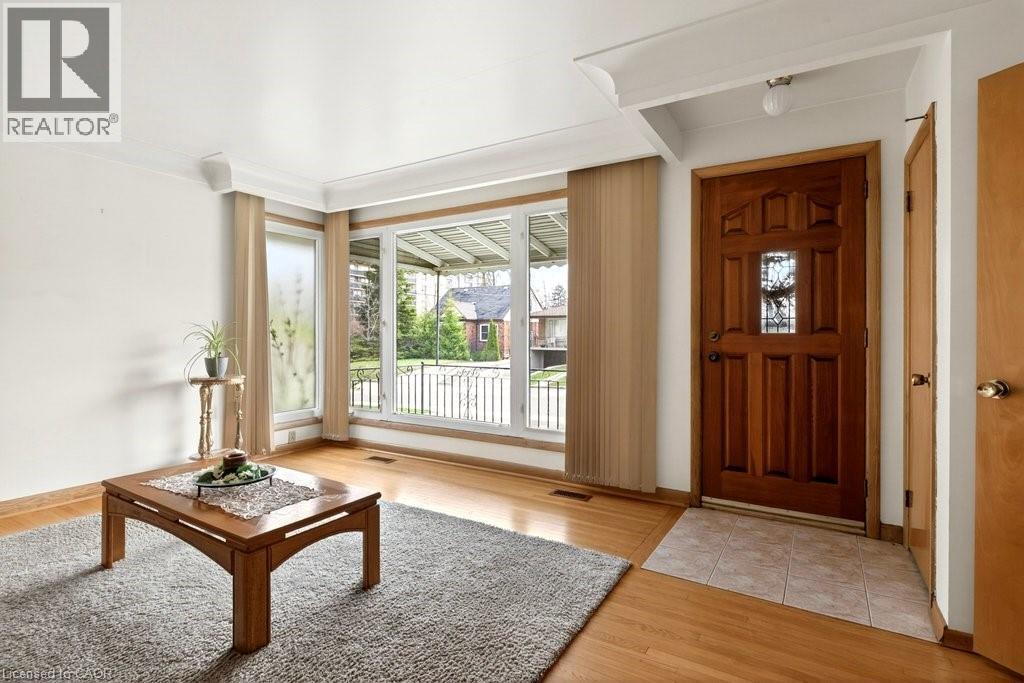 92 Reid Avenue S, Hamilton, ON - Indoor