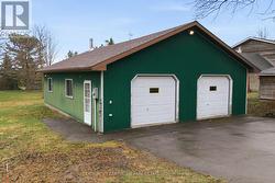 Double bay - extra deep garage -