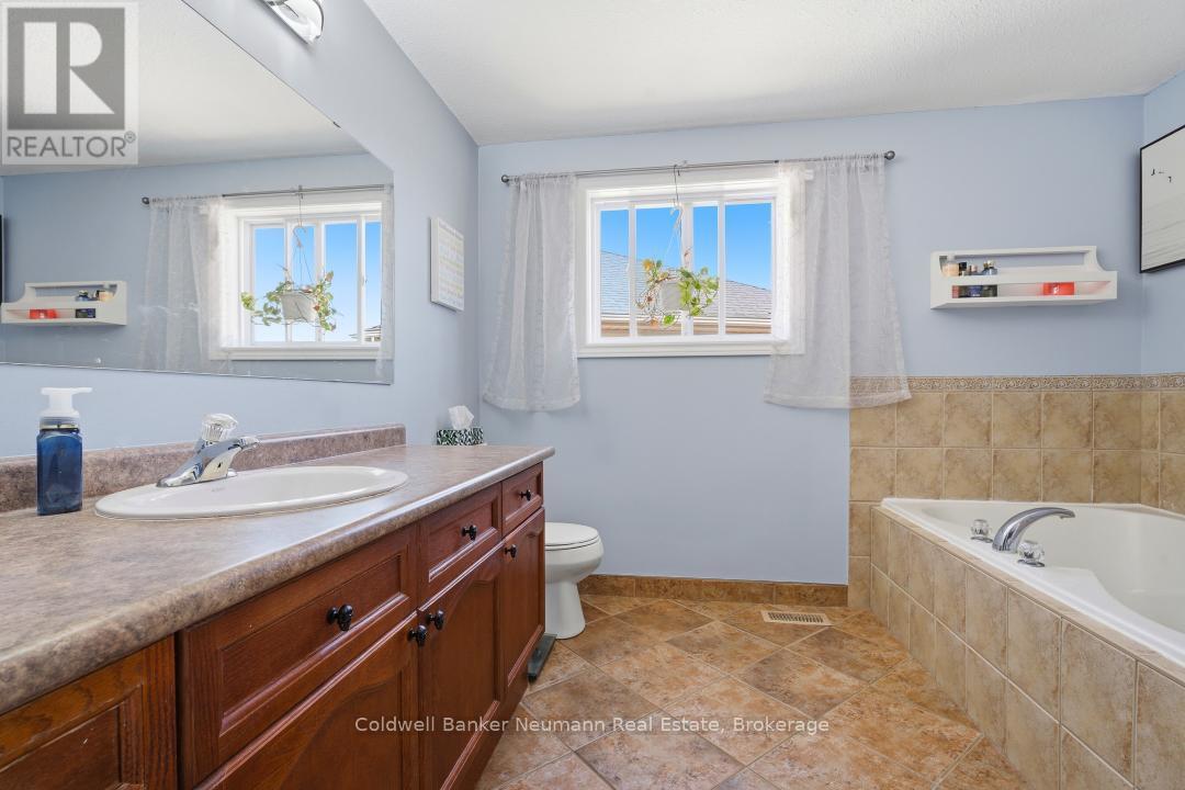 67 Cedarvale Avenue, Guelph (Grange Road), ON - Indoor Photo Showing Bathroom