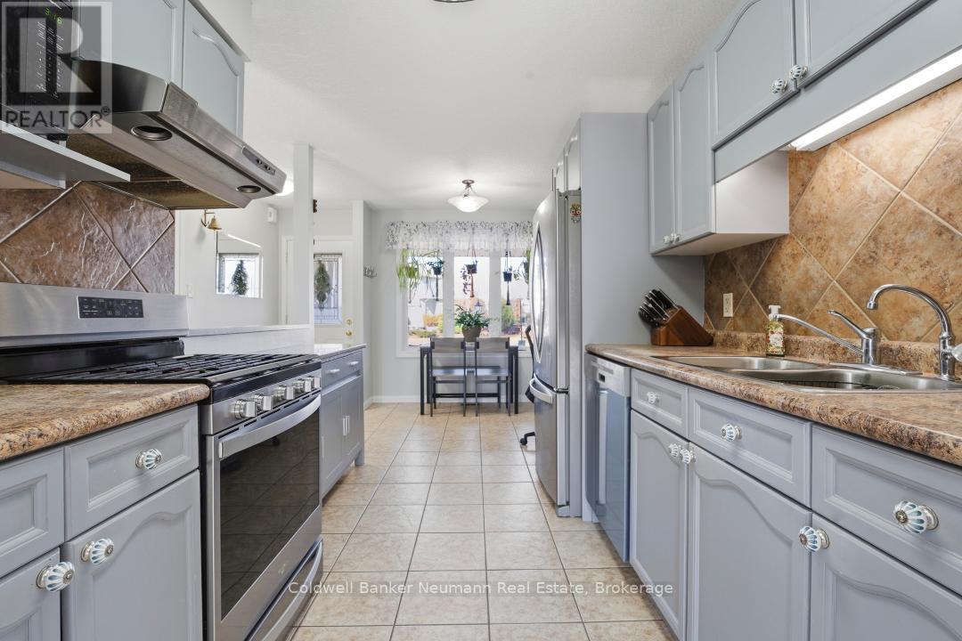 67 Cedarvale Avenue, Guelph (Grange Road), ON - Indoor Photo Showing Kitchen With Double Sink