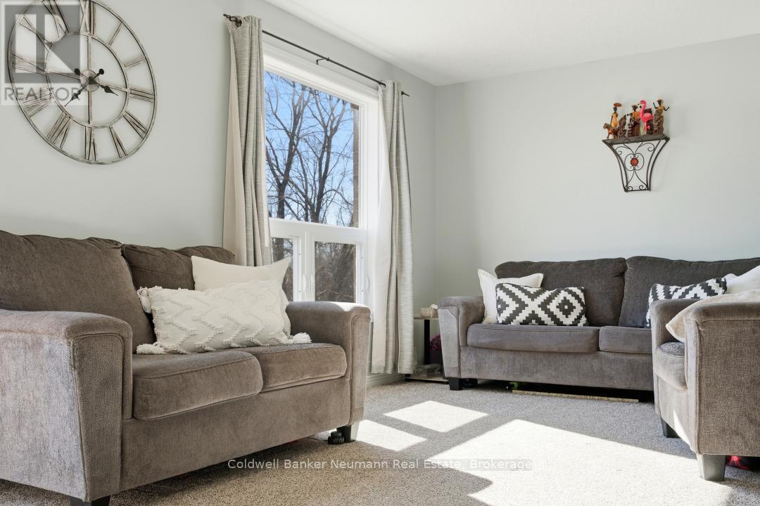 67 Cedarvale Avenue, Guelph (Grange Road), ON - Indoor Photo Showing Living Room