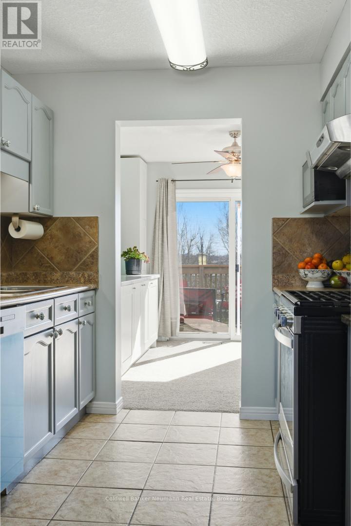 67 Cedarvale Avenue, Guelph (Grange Road), ON - Indoor Photo Showing Kitchen