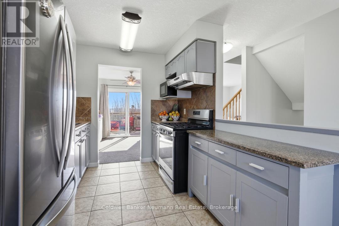 67 Cedarvale Avenue, Guelph (Grange Road), ON - Indoor Photo Showing Kitchen