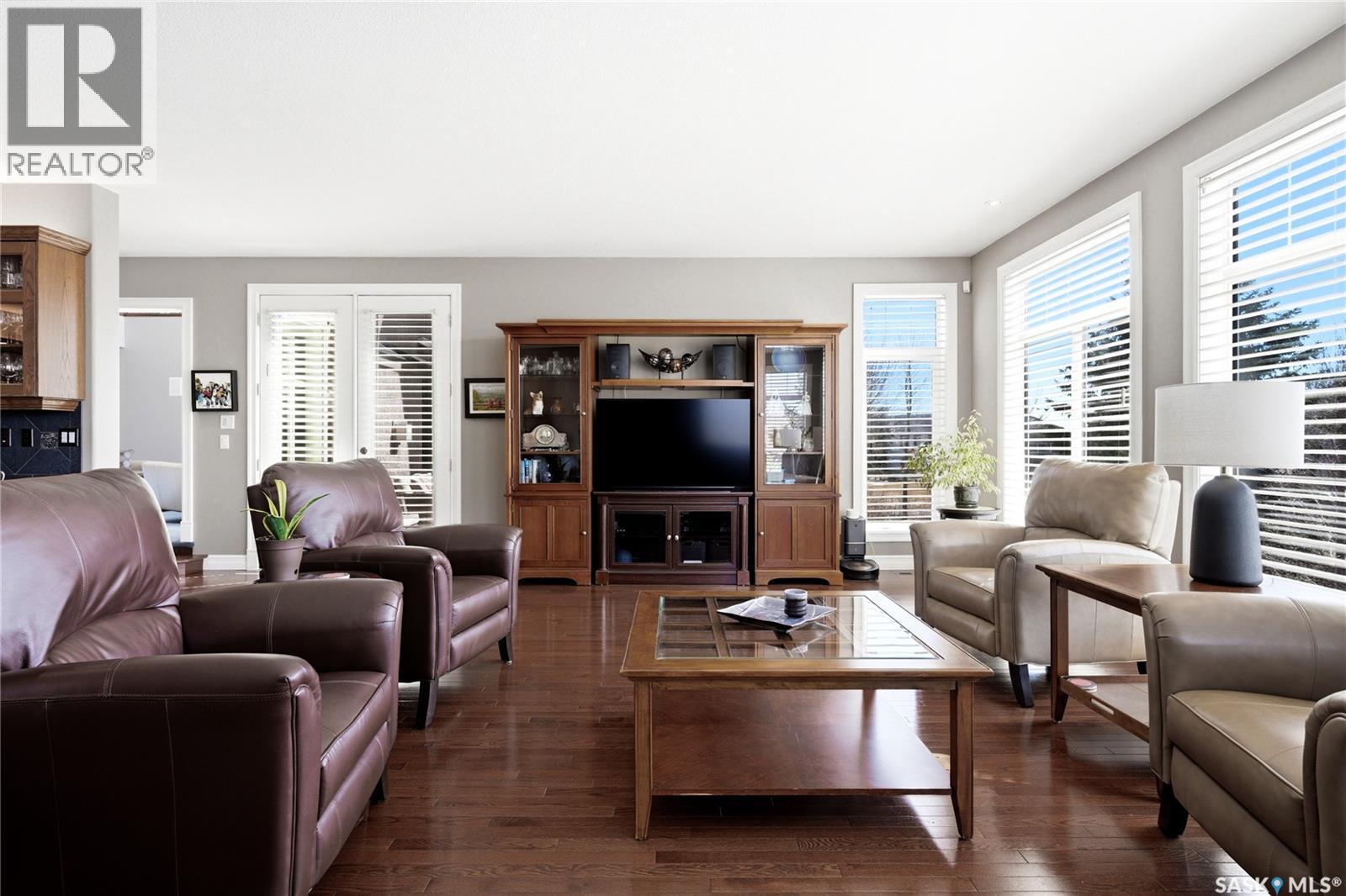 1514 Lakeridge Drive N, Regina, SK - Indoor Photo Showing Living Room