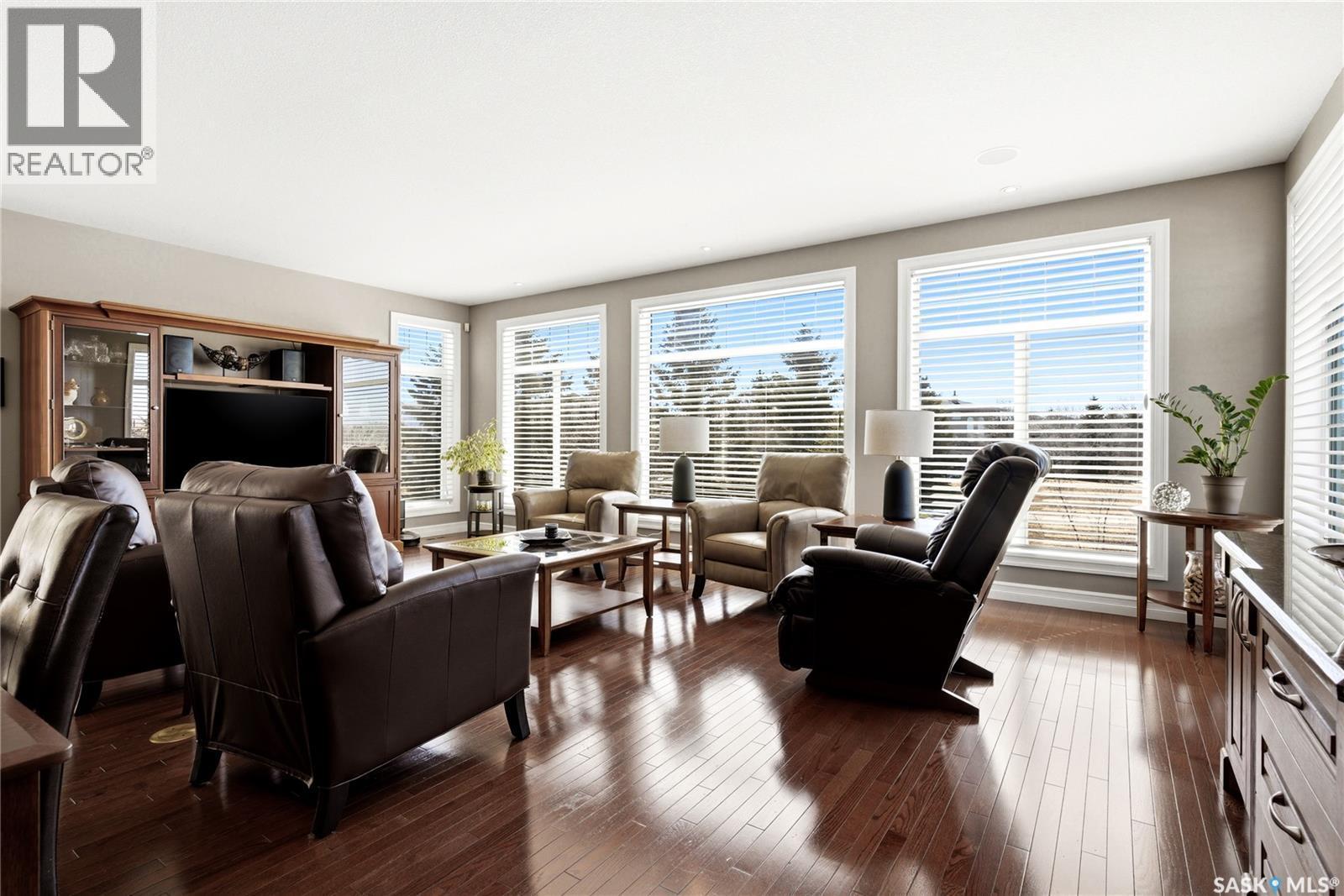 1514 Lakeridge Drive N, Regina, SK - Indoor Photo Showing Living Room