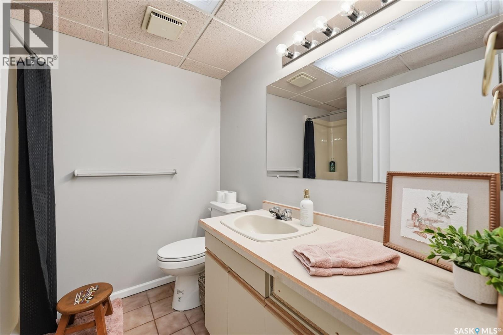 217 13Th Avenue E, Watrous, SK - Indoor Photo Showing Bathroom
