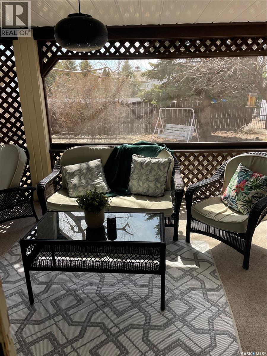 217 13Th Avenue E, Watrous, SK - Outdoor With Deck Patio Veranda