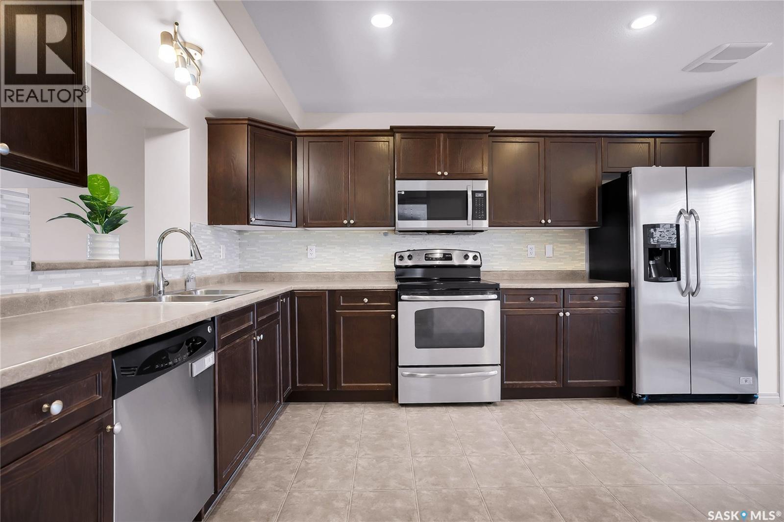 370 Cornish Road, Saskatoon, SK - Indoor Photo Showing Kitchen