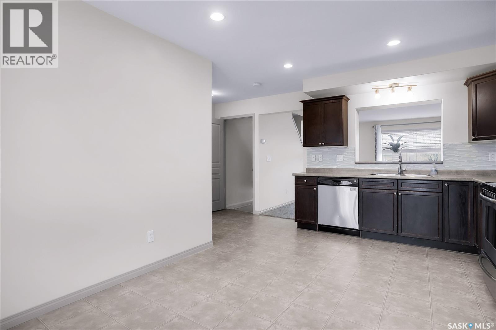 370 Cornish Road, Saskatoon, SK - Indoor Photo Showing Kitchen