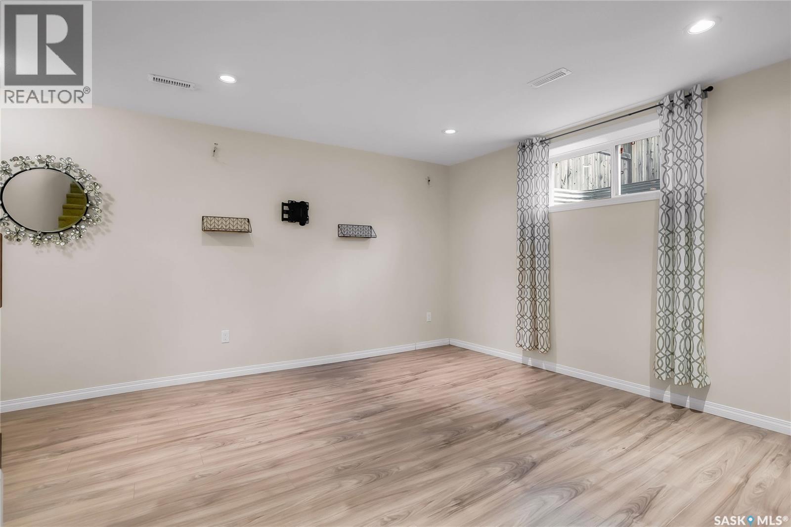 370 Cornish Road, Saskatoon, SK - Indoor Photo Showing Other Room