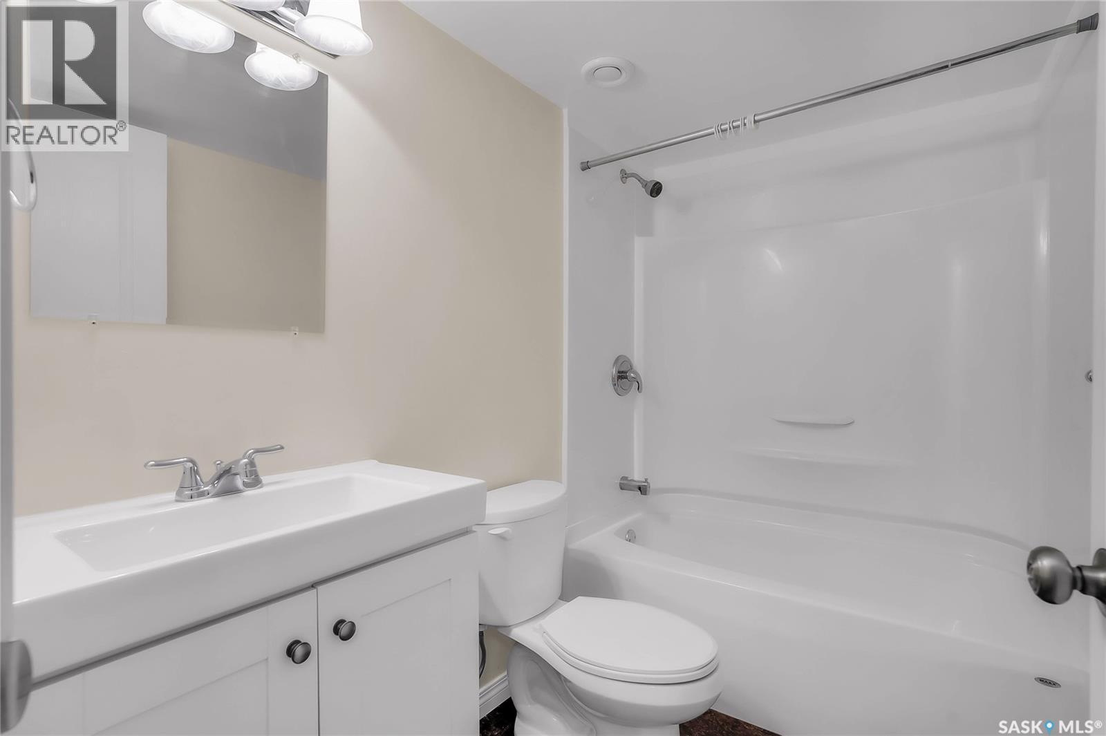 370 Cornish Road, Saskatoon, SK - Indoor Photo Showing Bathroom