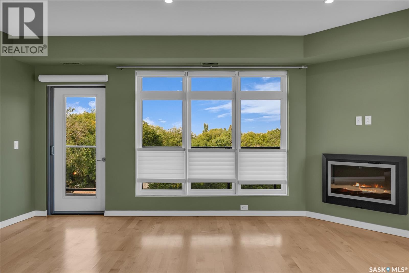 501 922 Broadway Avenue, Saskatoon, SK - Indoor With Fireplace