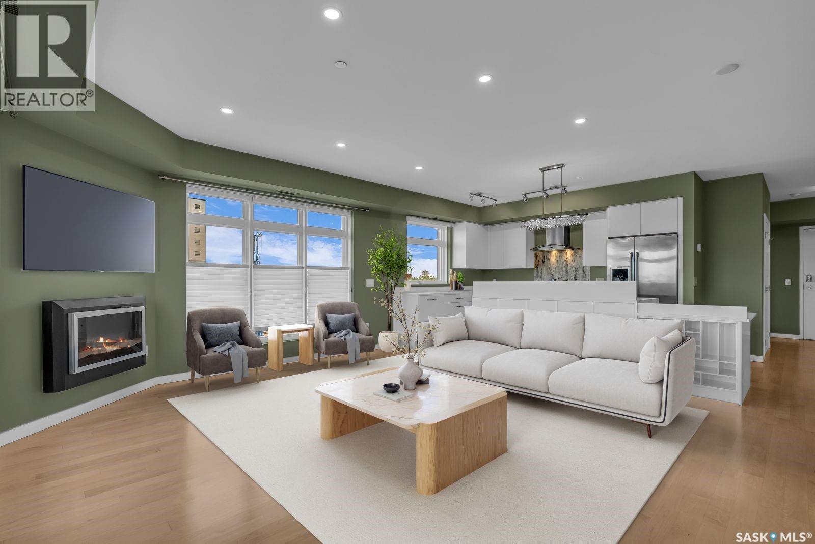 501 922 Broadway Avenue, Saskatoon, SK - Indoor Photo Showing Living Room With Fireplace
