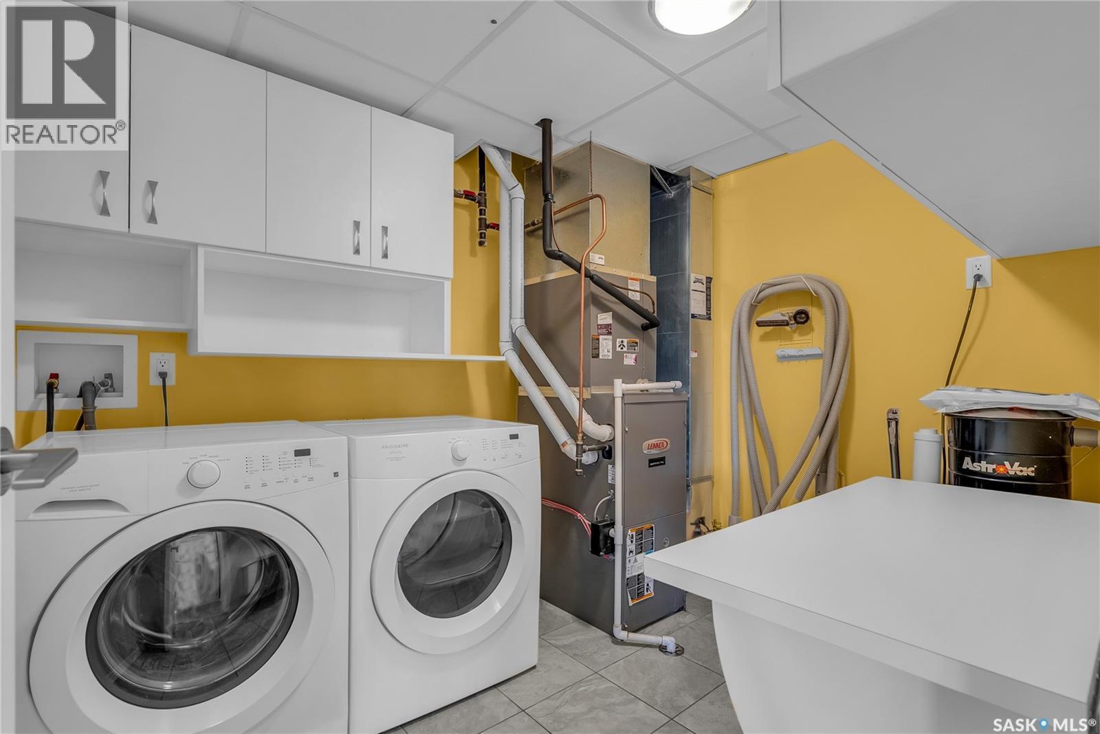 501 922 Broadway Avenue, Saskatoon, SK - Indoor Photo Showing Laundry Room