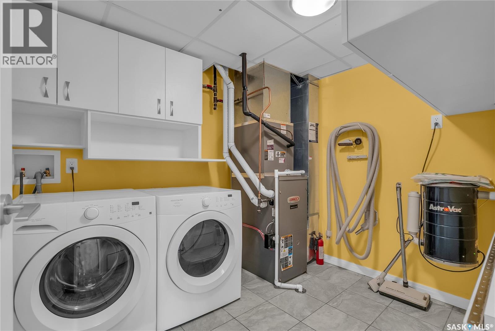 501 922 Broadway Avenue, Saskatoon, SK - Indoor Photo Showing Laundry Room