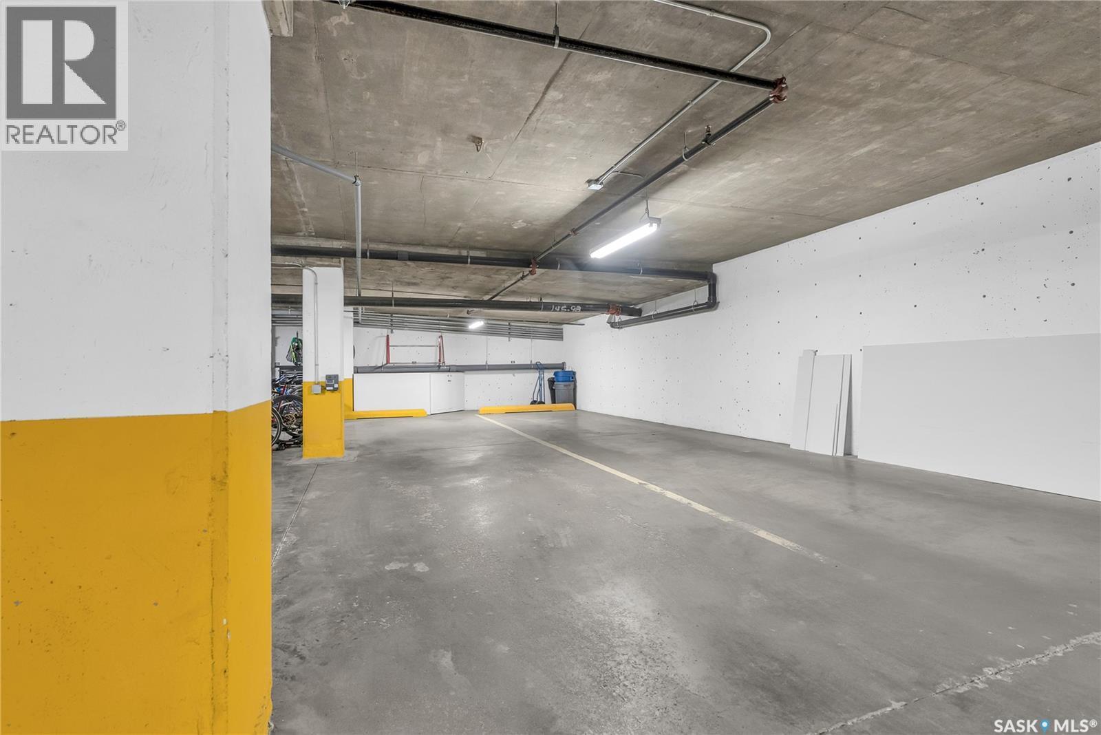 501 922 Broadway Avenue, Saskatoon, SK - Indoor Photo Showing Garage