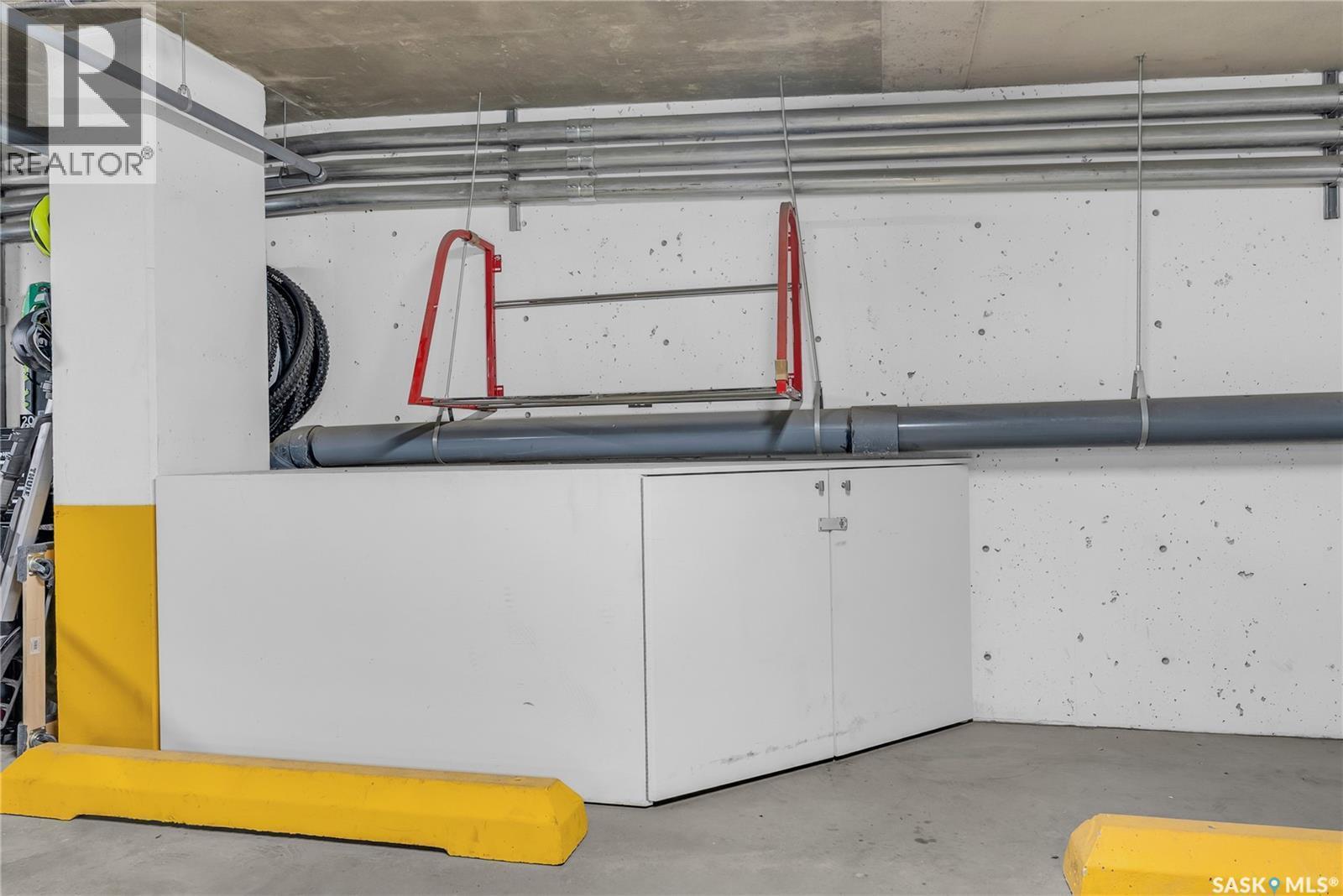 501 922 Broadway Avenue, Saskatoon, SK - Indoor Photo Showing Garage