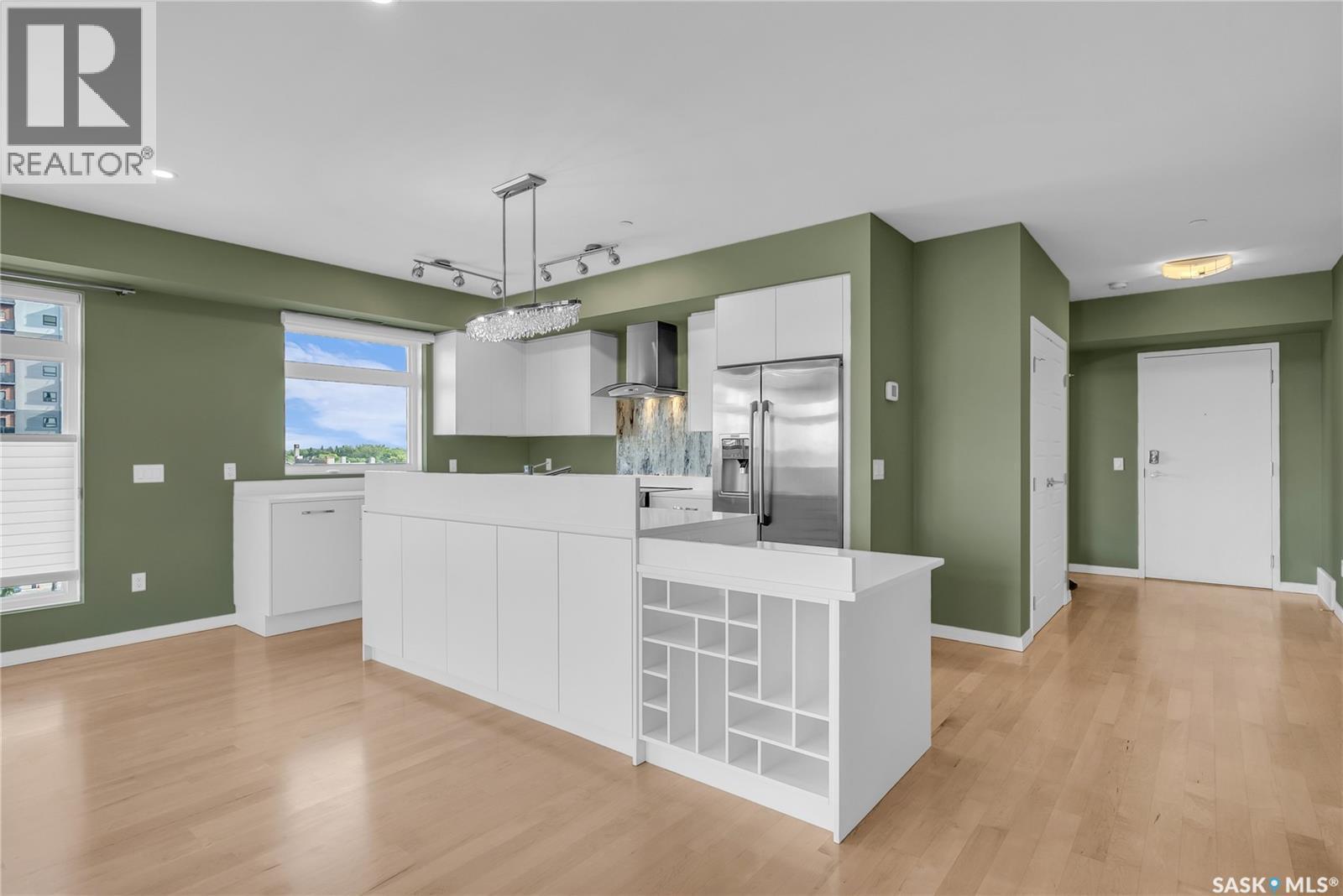 501 922 Broadway Avenue, Saskatoon, SK - Indoor Photo Showing Kitchen