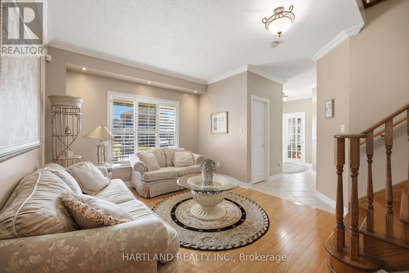 8 Westchester Crescent, Markham, ON - Indoor Photo Showing Living Room