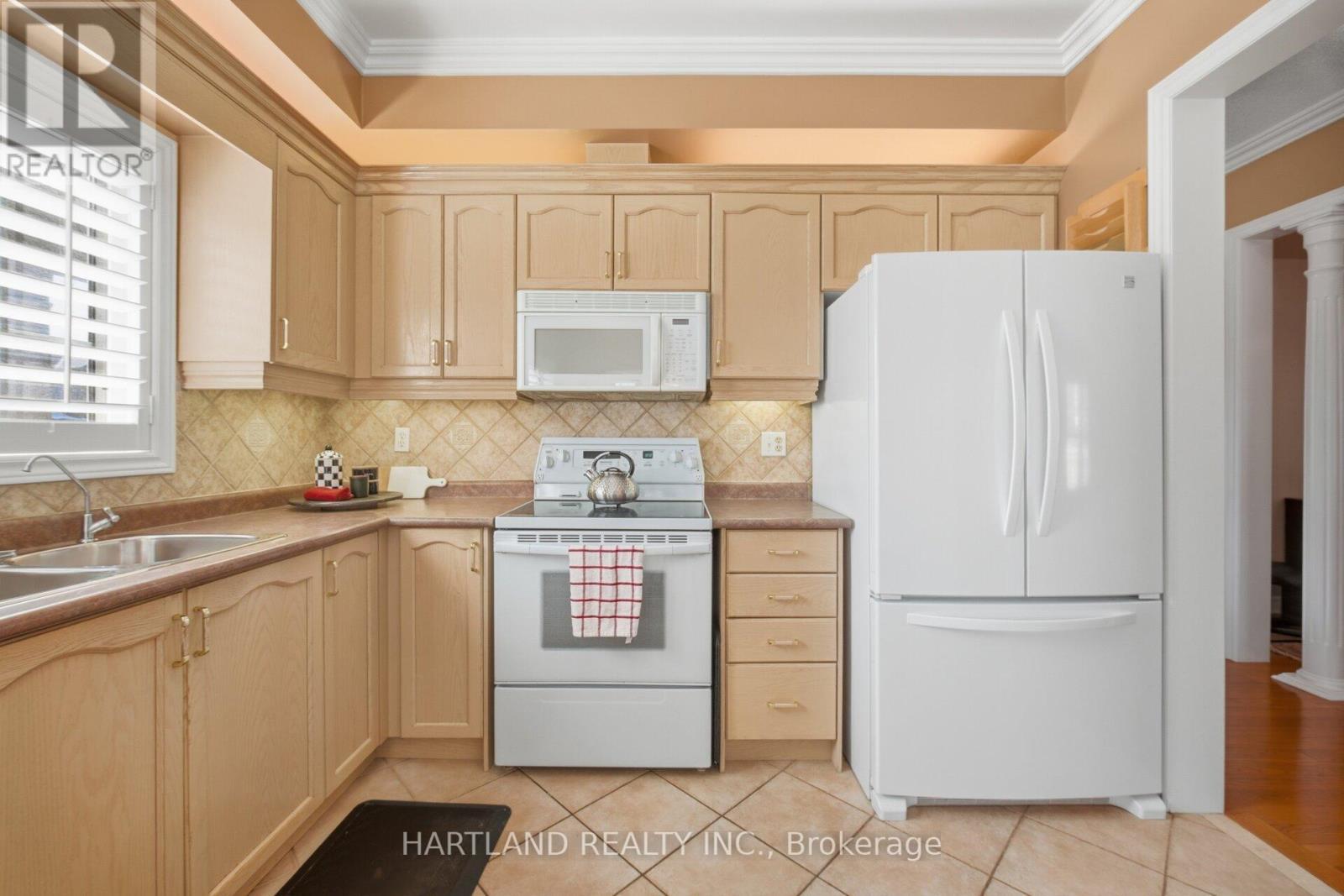 8 Westchester Crescent, Markham, ON - Indoor Photo Showing Kitchen With Double Sink