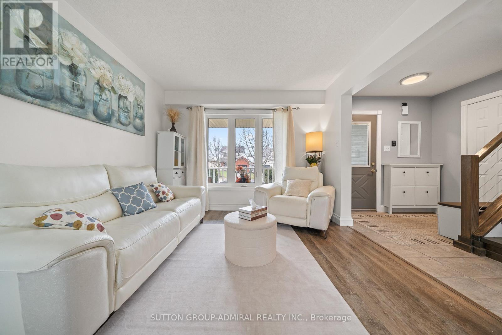 52 Moir Crescent, Barrie, ON - Indoor Photo Showing Living Room