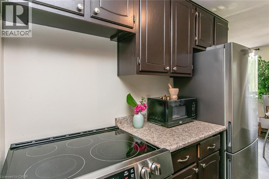 30 Avalon Place Unit# 203, Kitchener, ON - Indoor Photo Showing Kitchen