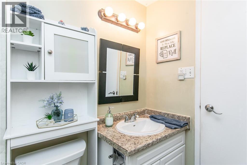 30 Avalon Place Unit# 203, Kitchener, ON - Indoor Photo Showing Bathroom