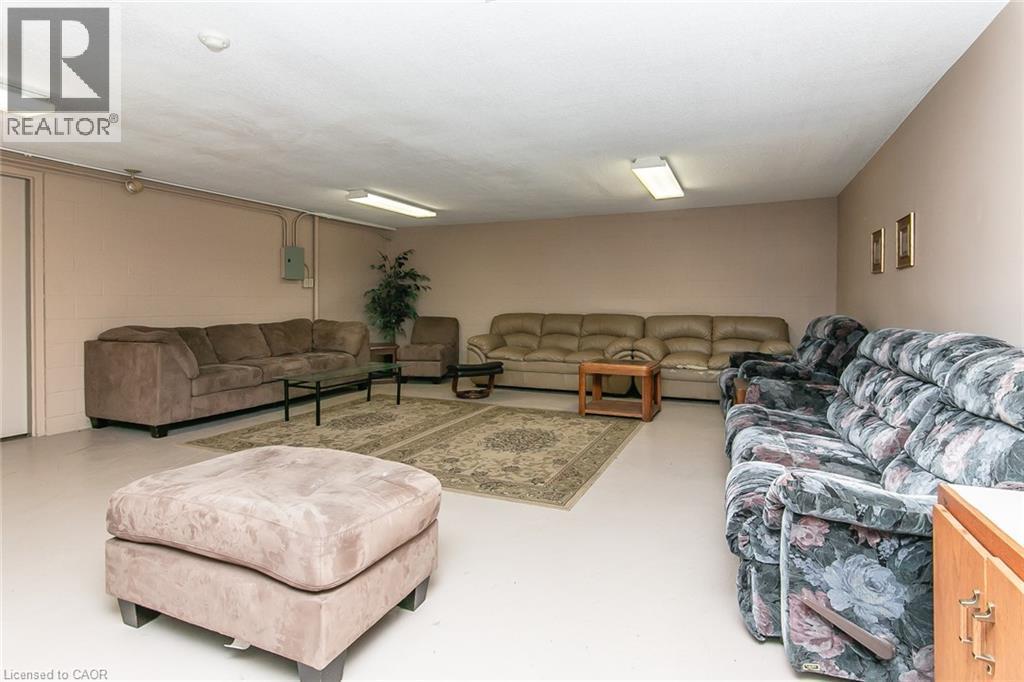 30 Avalon Place Unit# 203, Kitchener, ON - Indoor Photo Showing Living Room