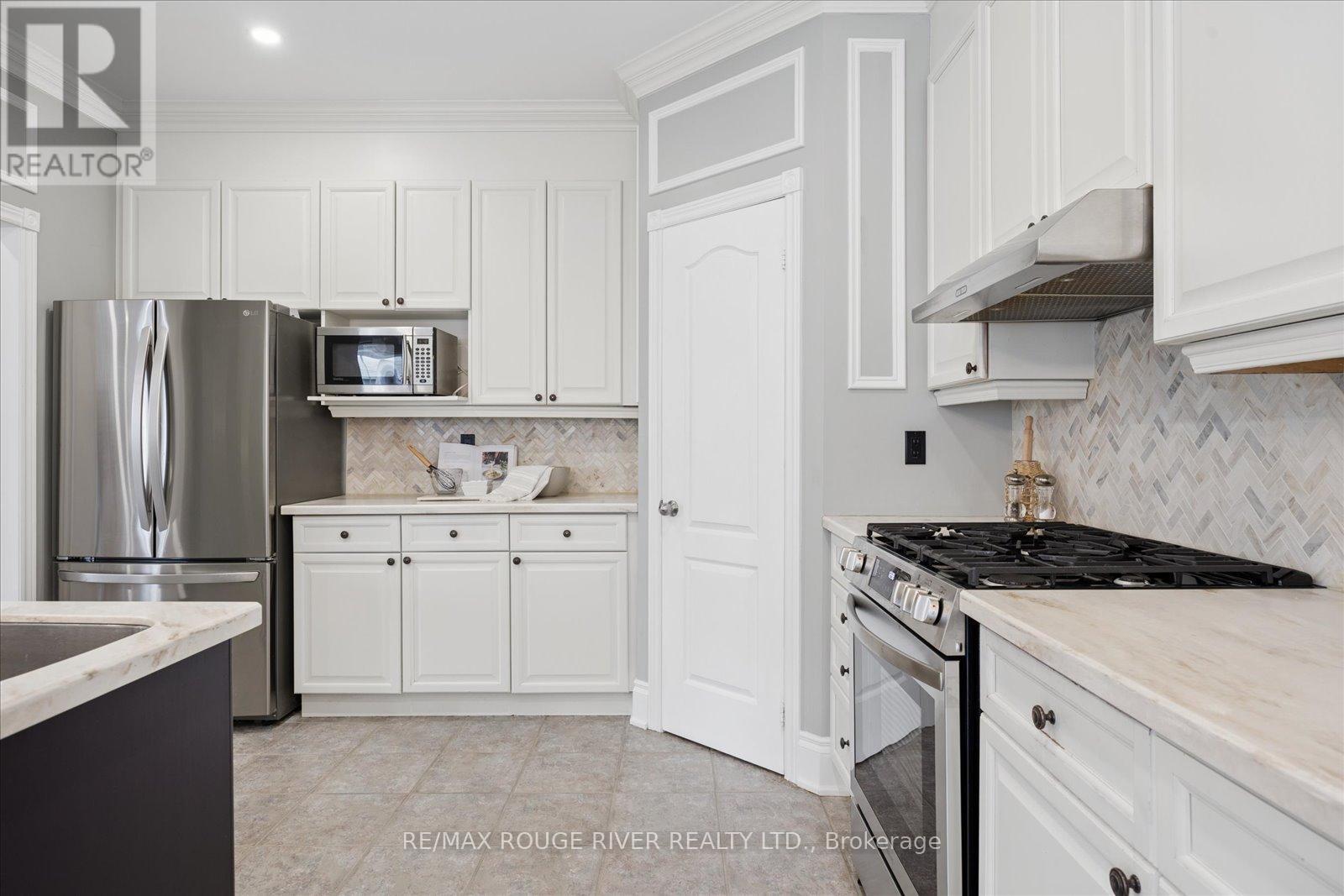9 Elder Crescent, Whitby (Brooklin), ON - Indoor Photo Showing Kitchen With Stainless Steel Kitchen