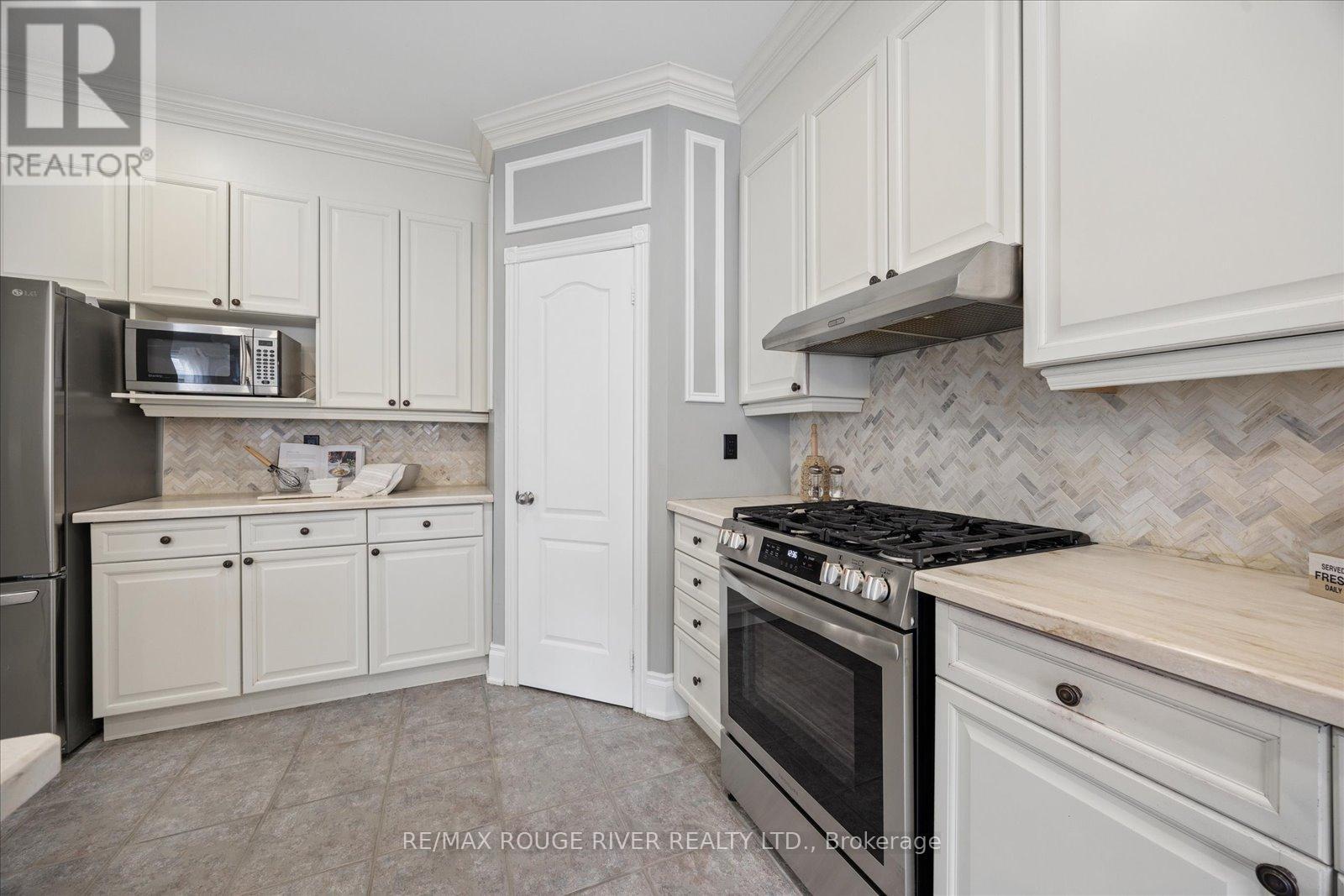 9 Elder Crescent, Whitby (Brooklin), ON - Indoor Photo Showing Kitchen With Stainless Steel Kitchen