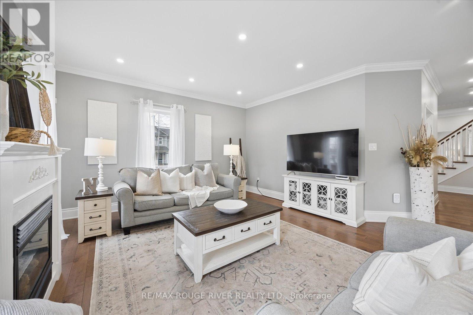 9 Elder Crescent, Whitby (Brooklin), ON - Indoor Photo Showing Living Room