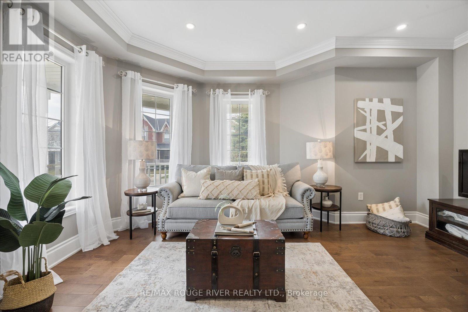 9 Elder Crescent, Whitby (Brooklin), ON - Indoor Photo Showing Living Room