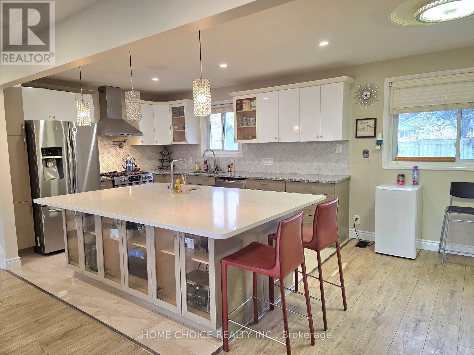 130 Champlain Crescent, Kitchener, ON - Indoor Photo Showing Kitchen