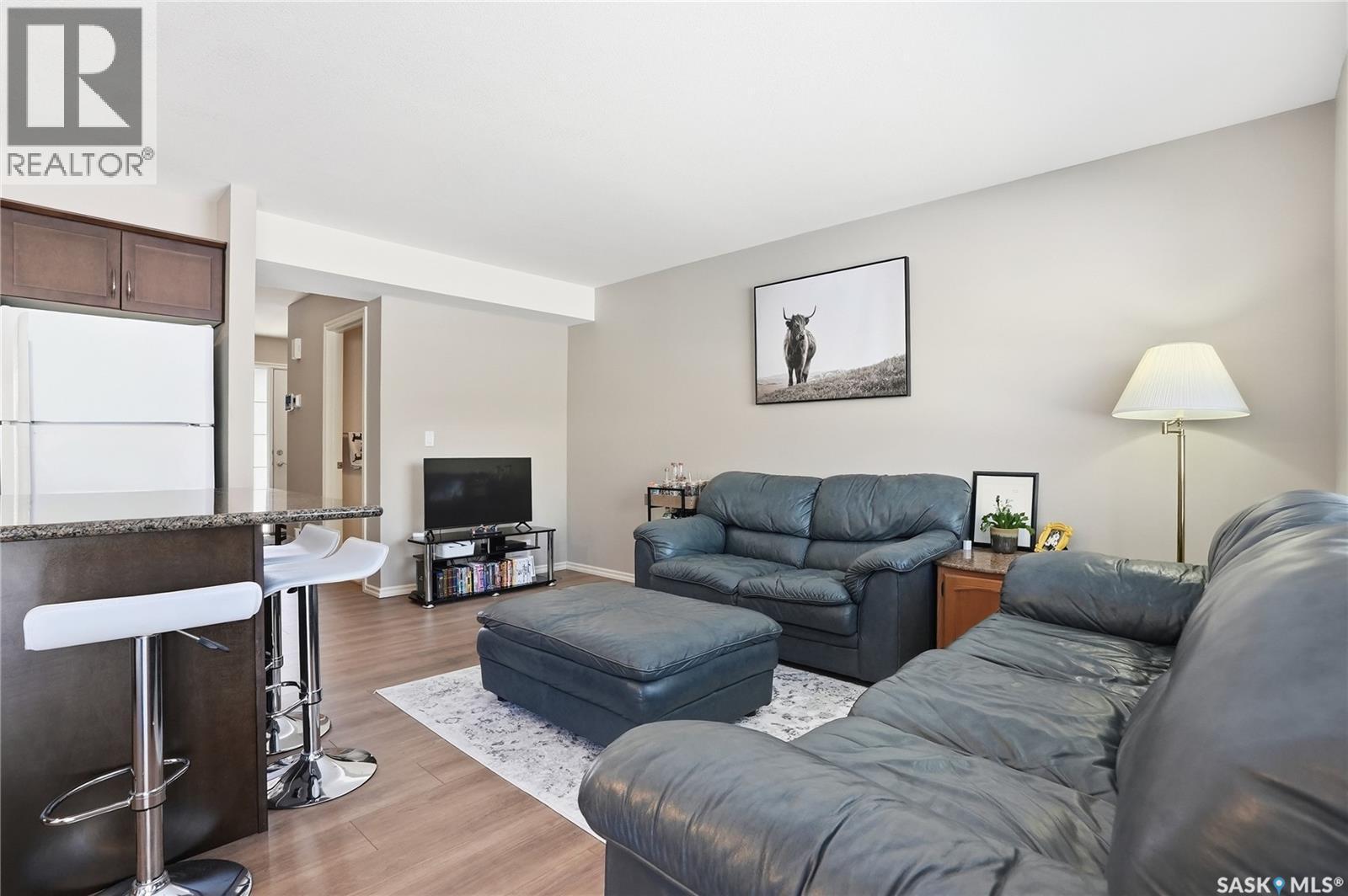 402 615 Lynd Crescent, Saskatoon, SK - Indoor Photo Showing Living Room