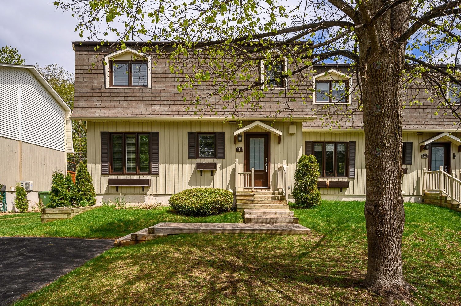 Front of Structure - 5 Av. Au Pied-De-La-Côte, Saint-Sauveur, QC - Outdoor With Facade