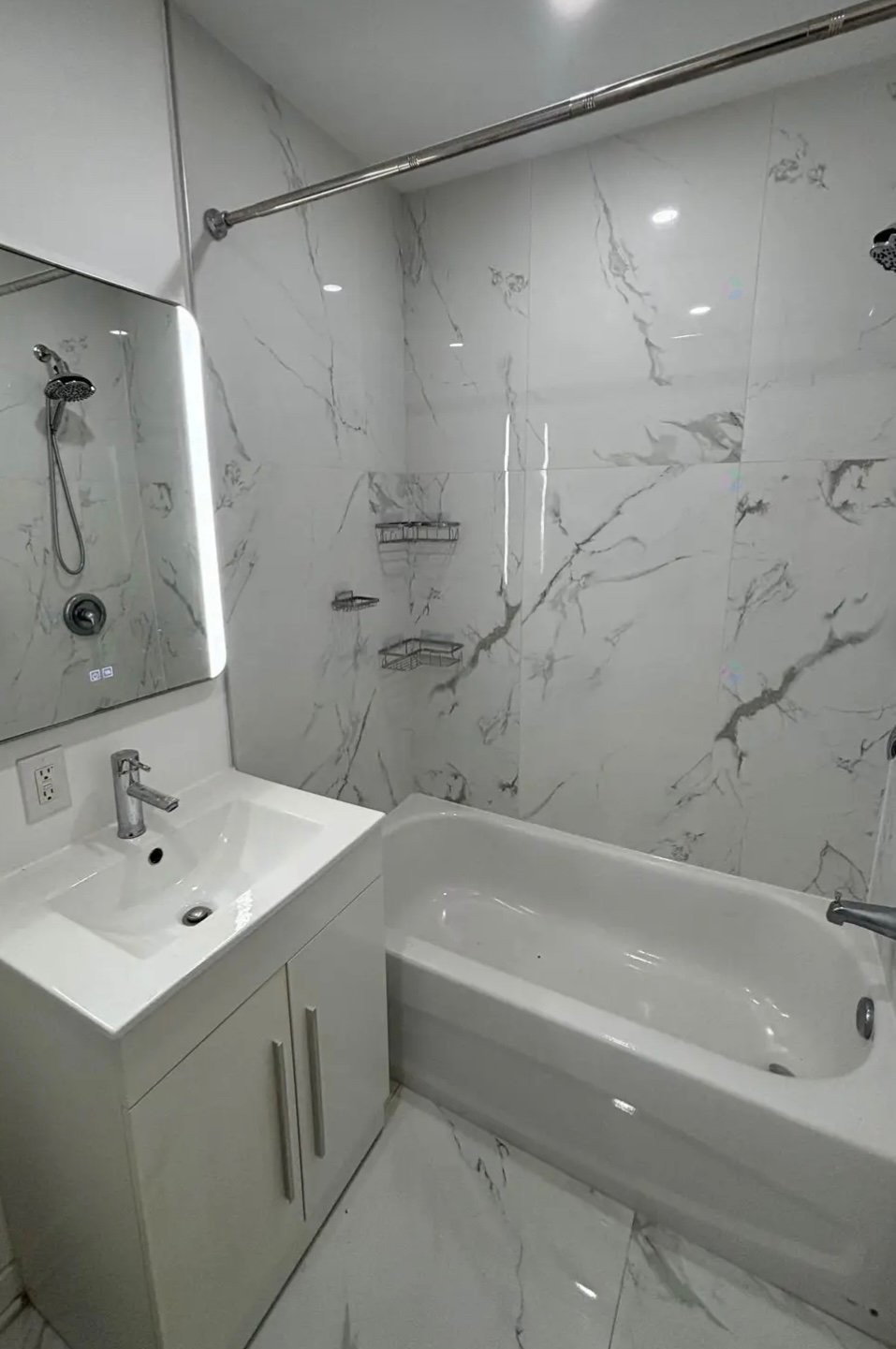 Bathroom - 4610 Boul. Grand, Montréal (Côte-Des-Neiges/Notre-Dame-De-Grâce), QC - Indoor Photo Showing Bathroom