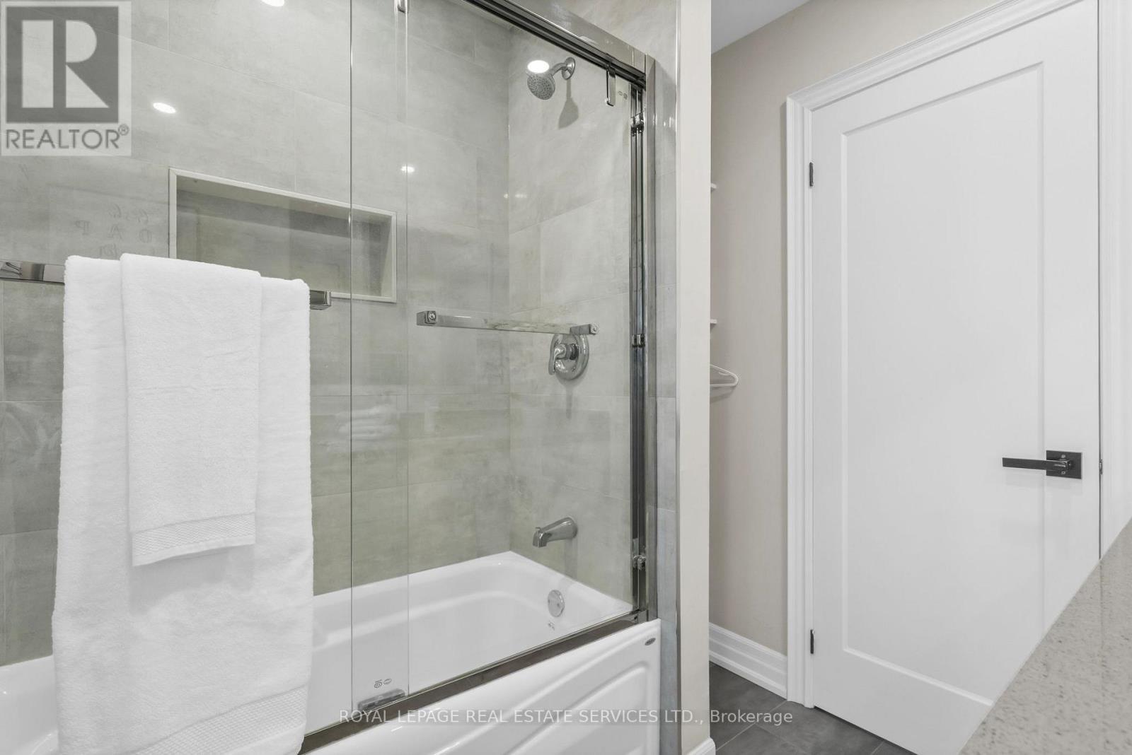 22 - 1176 Jamesway Boulevard, Oakville, ON - Indoor Photo Showing Bathroom