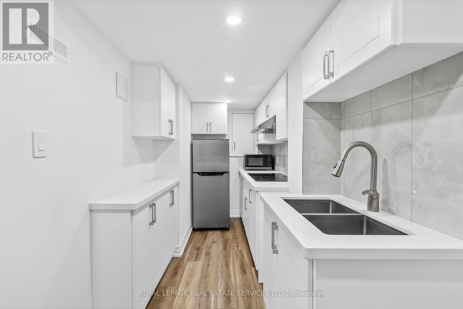 22 - 1176 Jamesway Boulevard, Oakville, ON - Indoor Photo Showing Kitchen With Double Sink