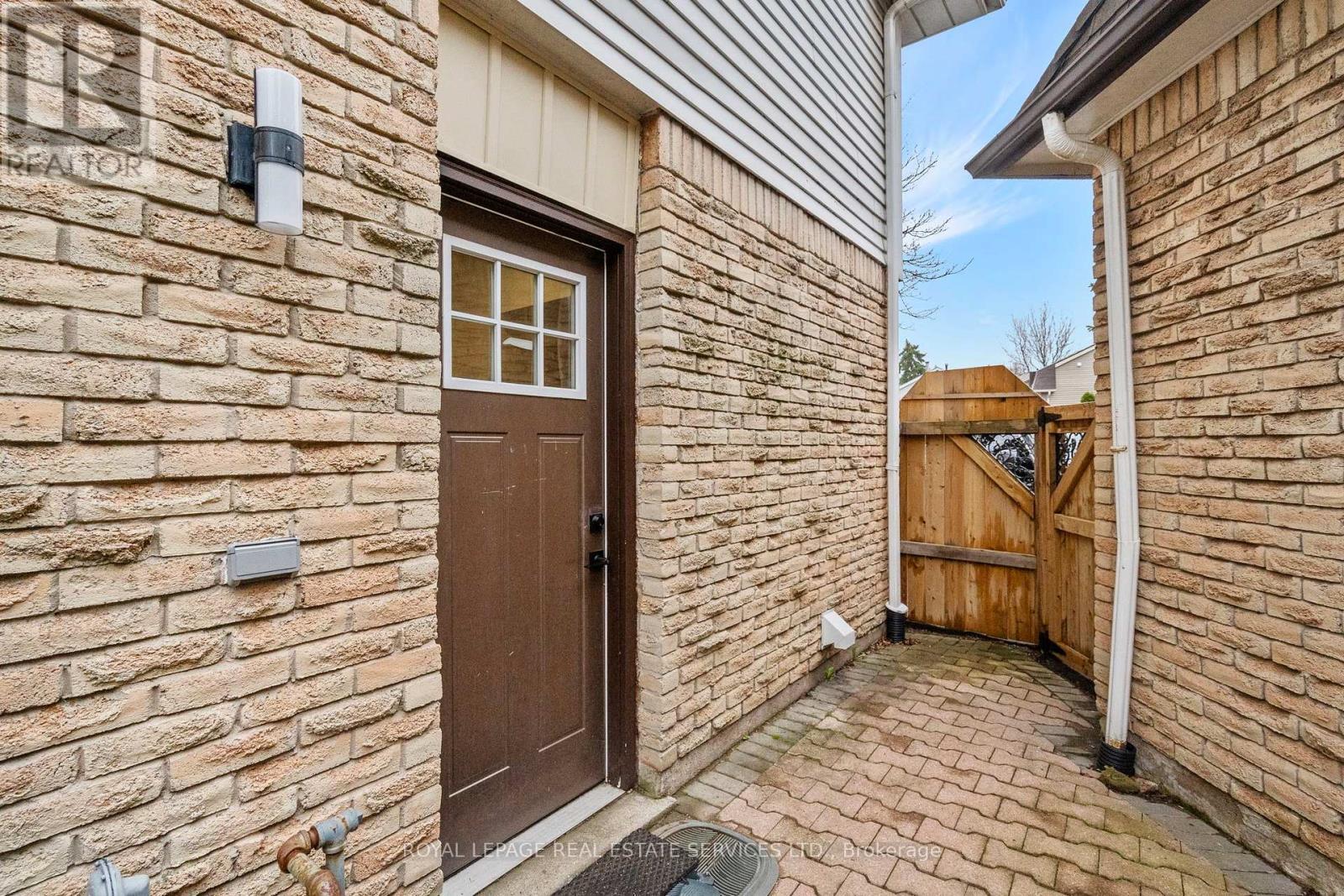 22 - 1176 Jamesway Boulevard, Oakville, ON - Outdoor