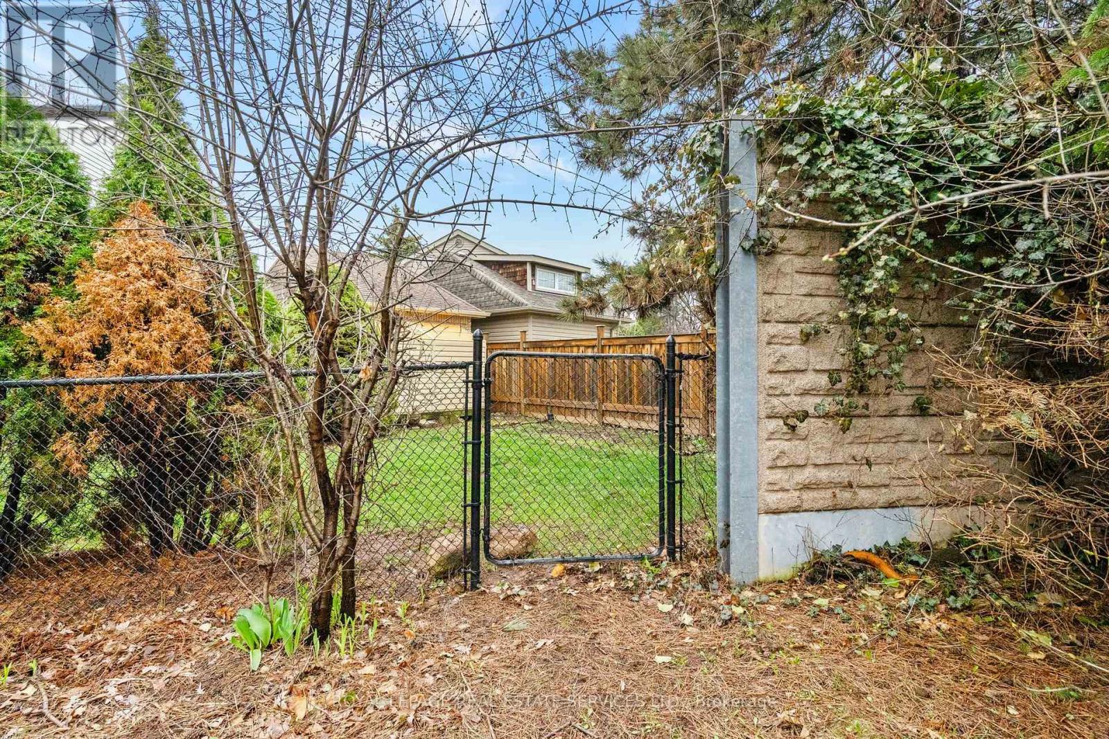 22 - 1176 Jamesway Boulevard, Oakville, ON - Outdoor