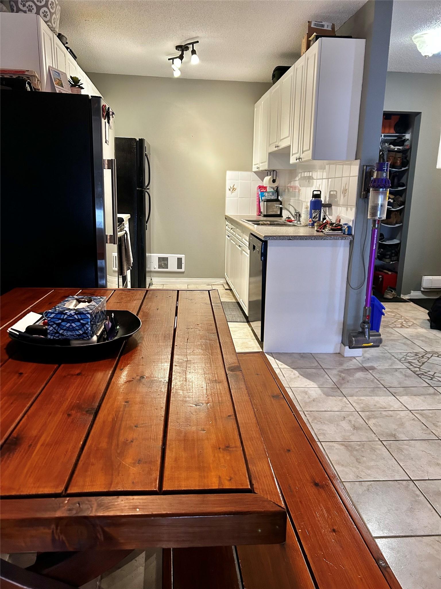 1025-930 Dogwood Drive, Kimberley, BC - Indoor Photo Showing Kitchen