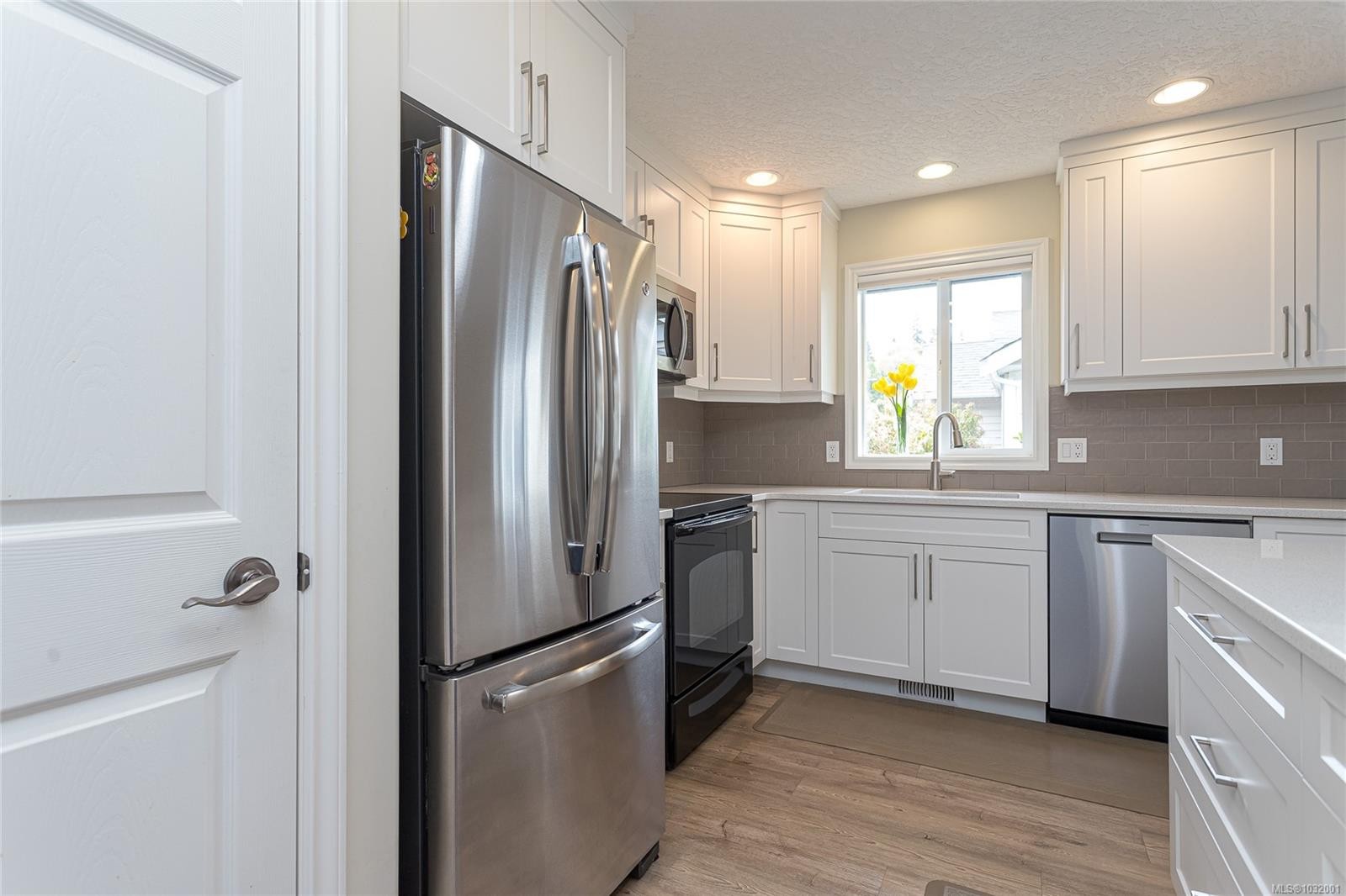 2900 Jonas Way, Chemainus, BC - Indoor Photo Showing Kitchen