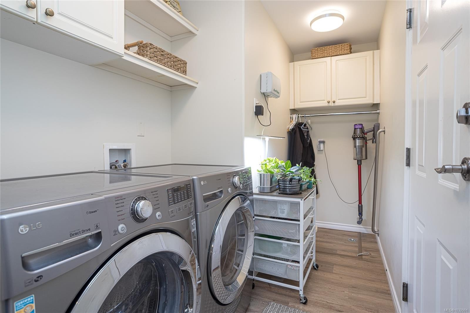 2900 Jonas Way, Chemainus, BC - Indoor Photo Showing Laundry Room