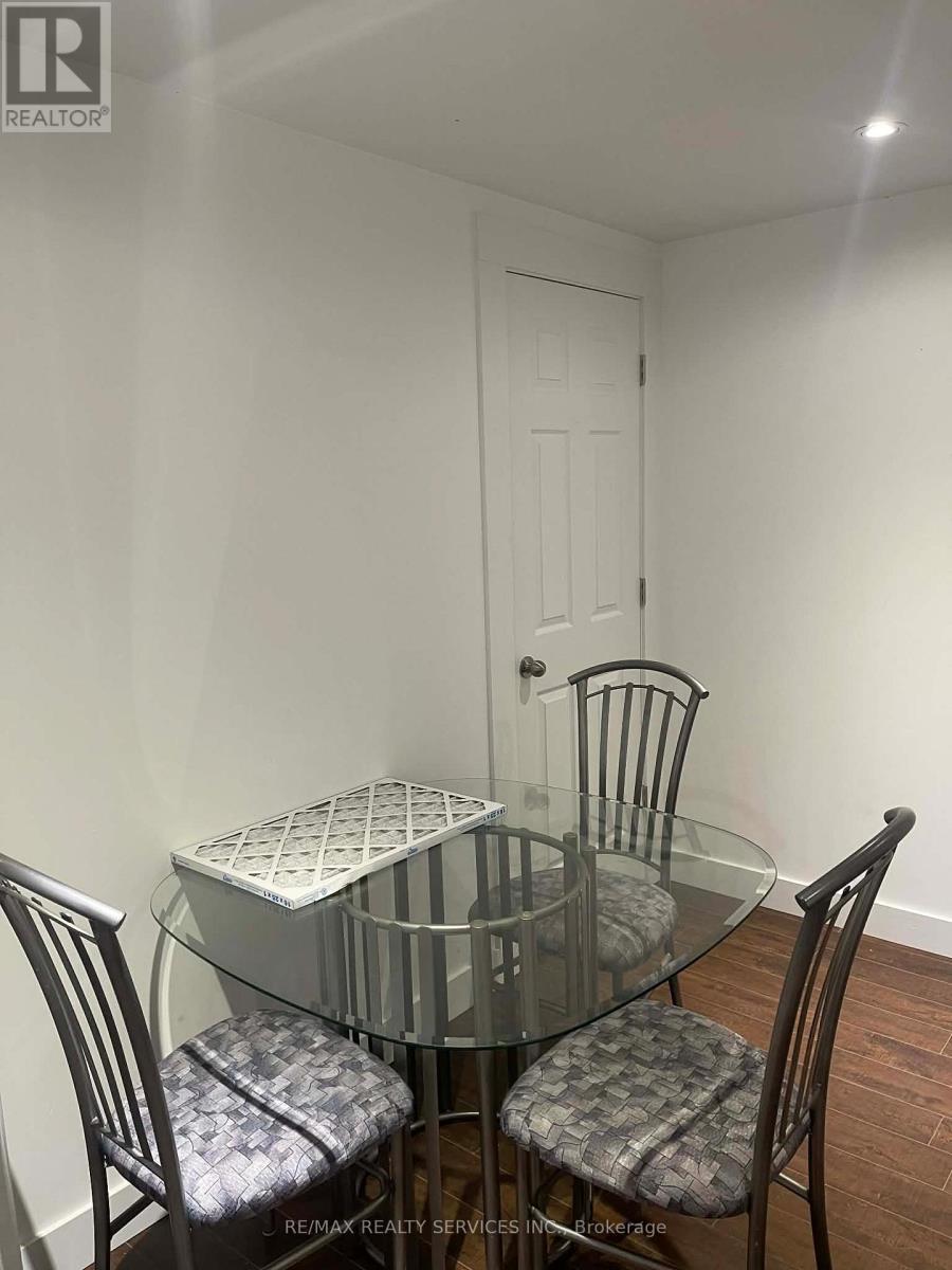 920 Ledbury Crescent, Mississauga, ON - Indoor Photo Showing Dining Room