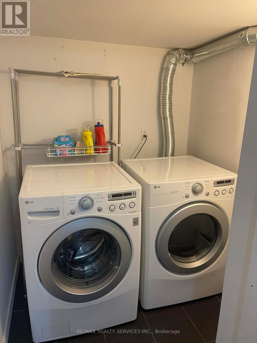 920 Ledbury Crescent, Mississauga, ON - Indoor Photo Showing Laundry Room