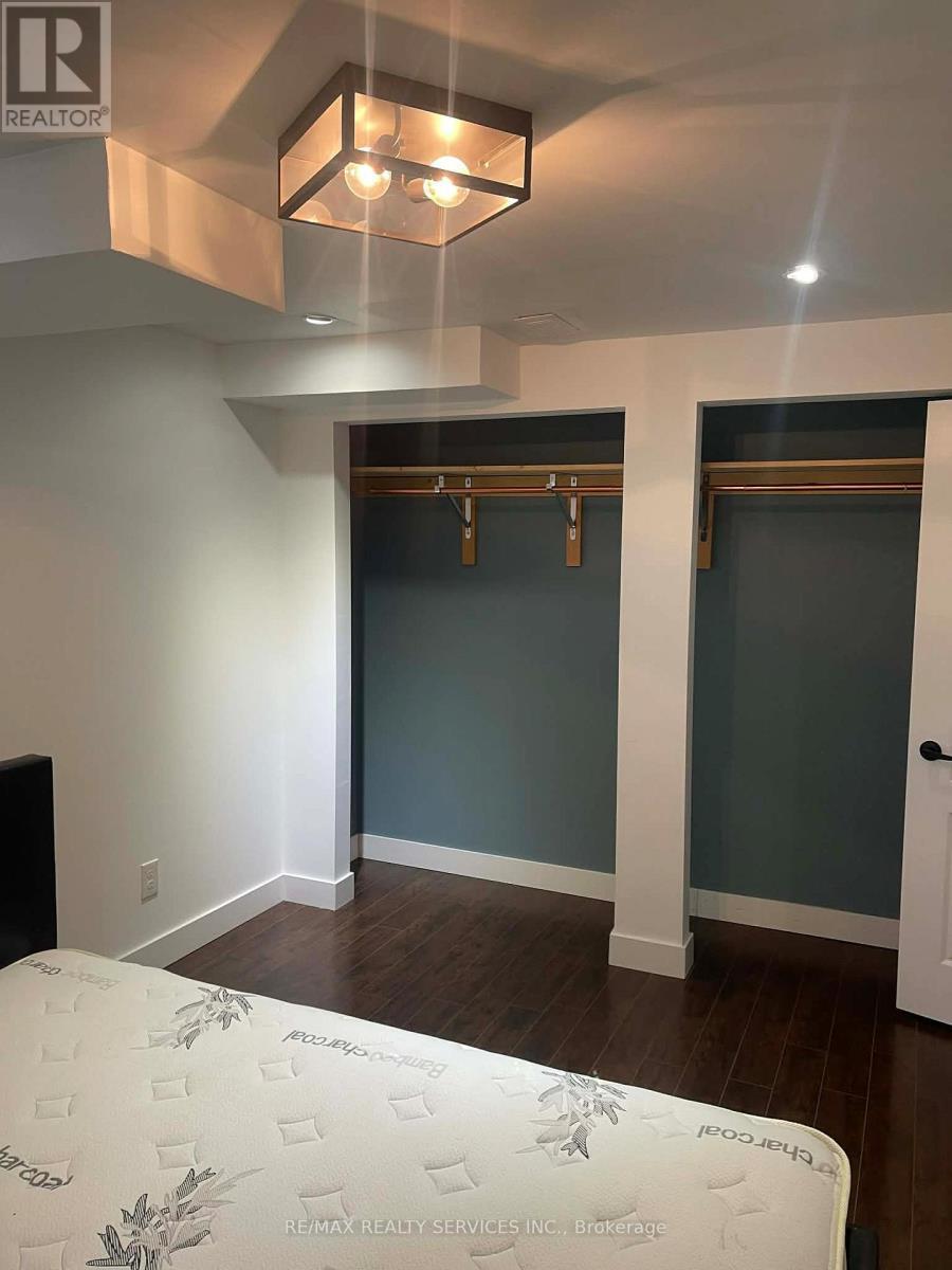 920 Ledbury Crescent, Mississauga, ON - Indoor Photo Showing Bedroom