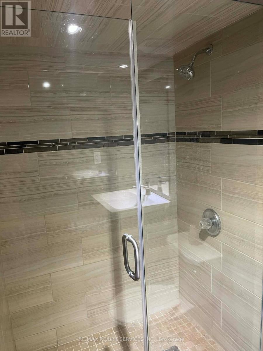 920 Ledbury Crescent, Mississauga, ON - Indoor Photo Showing Bathroom