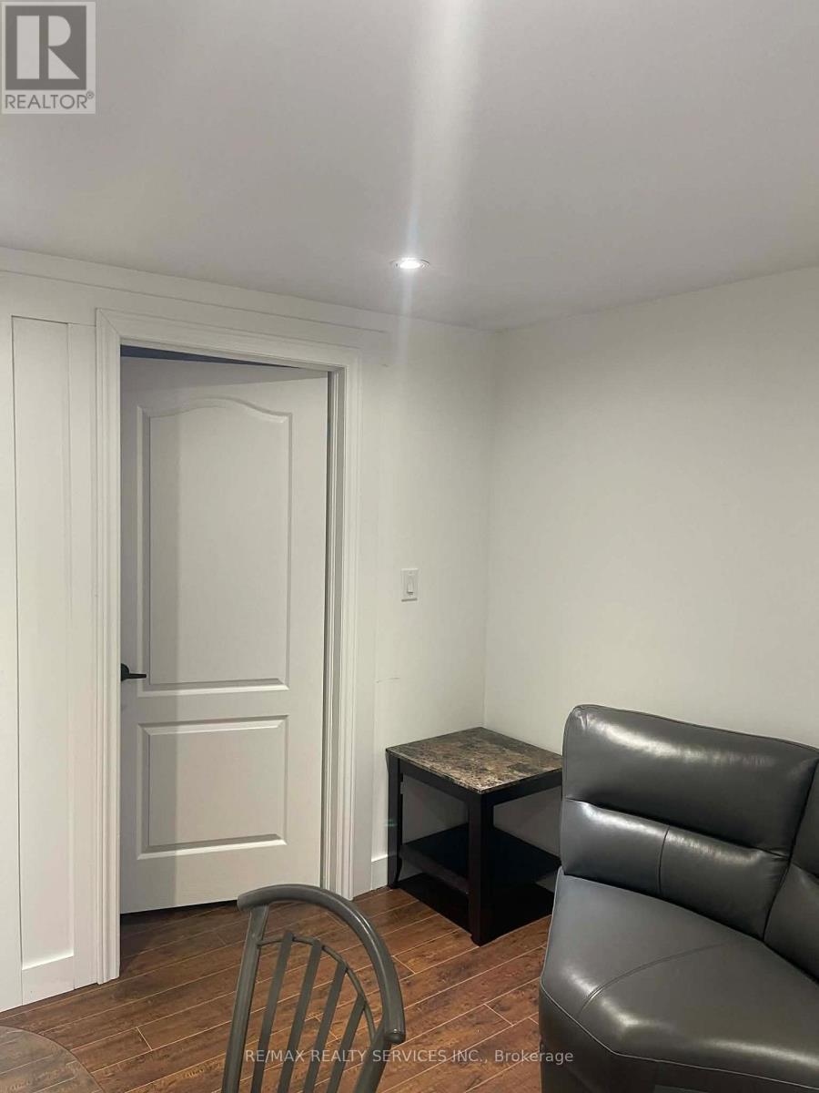 920 Ledbury Crescent, Mississauga, ON - Indoor