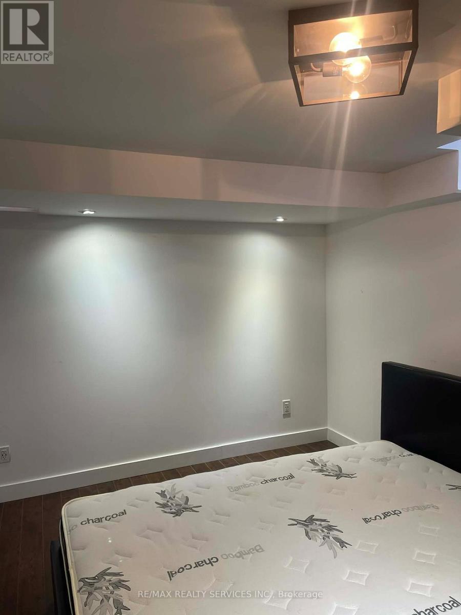 920 Ledbury Crescent, Mississauga, ON - Indoor